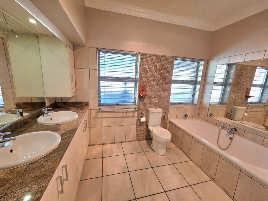 5 Bedroom Property for Sale in Eureka Free State
